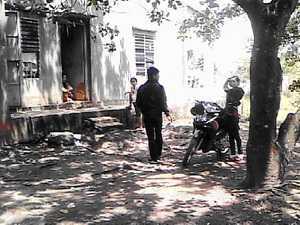 Ngang nhiên bẻ khóa cướp xe trước mặt chủ nhân