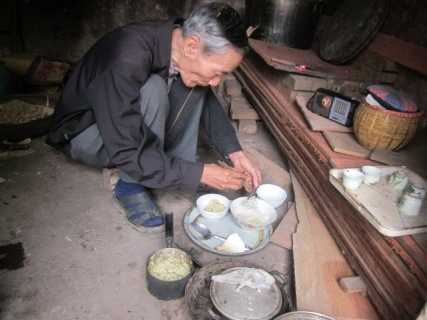 Cụ ông 20 năm không hề ăn cơm tẻ