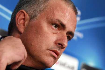 MOU bảo vệ học trò, tố Bayern ghi bàn thắng việt vị