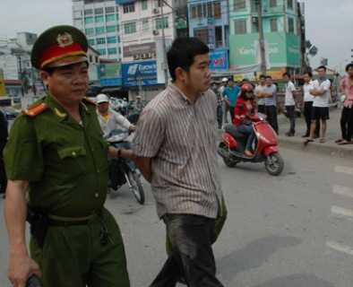 Khởi tố cán bộ Bộ Ngoại giao đâm xe vào CSGT