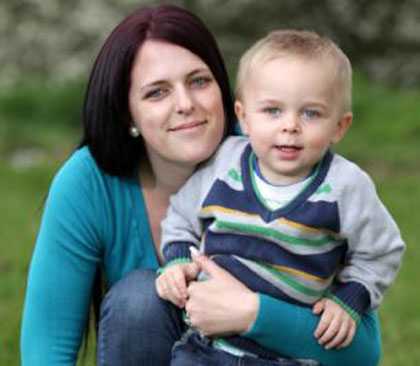 Đổ gục xuống sàn khi thể hiện cảm xúc mạnh