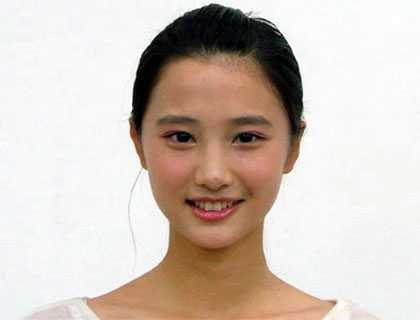 Cô giáo quá xinh: Sinh viên ùn ùn đi học