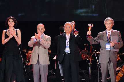 Khi kiện cáo đã thành bệnh của ngành điện ảnh