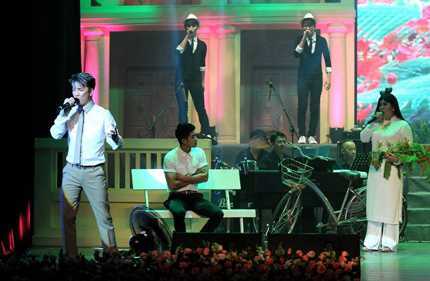 Mr. Đàm bị 'nữ sinh' Gia Bảo đeo đuổi