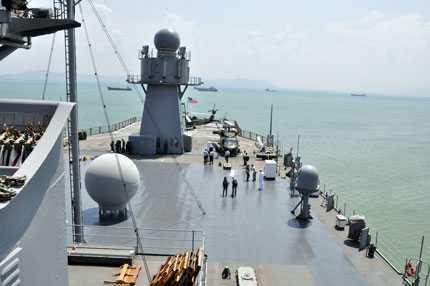 Ảnh: Cận cảnh bộ 3 tàu chiến Mỹ cập cảng Đà Nẵng