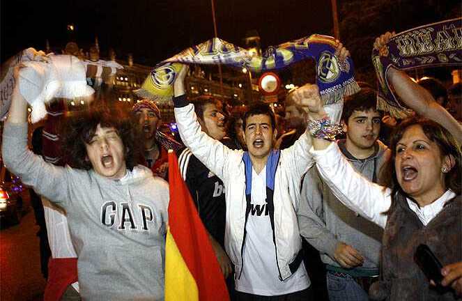 Real hạ Barca, CĐV bị ăn đấm trên sân Nou Camp