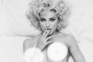 Đấu giá tấm ảnh gây tranh cãi của Madonna