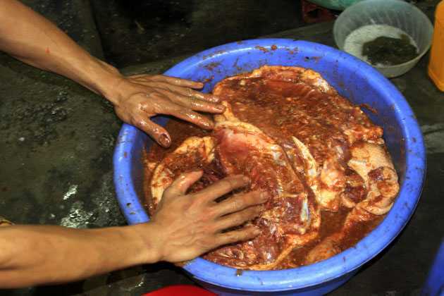 Chuyện ảnh: Chế biến vịt quay, bẩn khủng khiếp