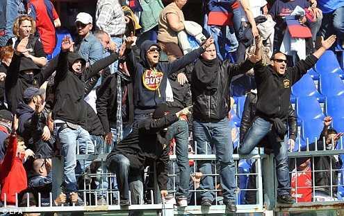 Fan cuồng Genoa từng cho cầu thủ đội nhà ăn tát