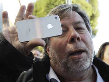 Đồng sáng lập Apple coi Windows Phone như... bạn