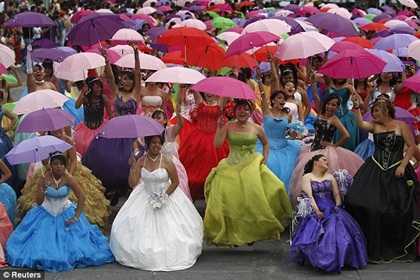 Lễ trưởng thành rực rỡ sắc màu của thiếu nữ Mexico