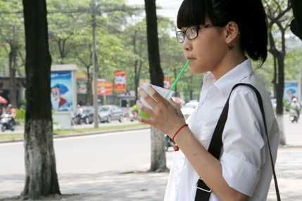 Nắng nóng: trẻ em dễ viêm họng