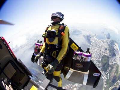 Video, ảnh: Người bay quần thảo bầu trời Rio de Janeiro
