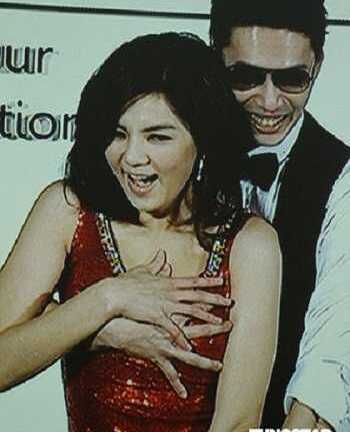 Ella 'nổi loạn' cùng chồng ngay trong đám cưới