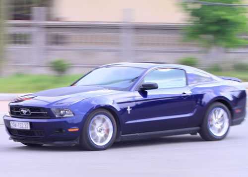 Khám phá xe 'cơ bắp' Mỹ giá gần 2 tỷ đồng ở Việt Nam