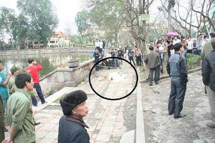 Phát hiện xác thiếu nữ trên hồ vào giữa đêm