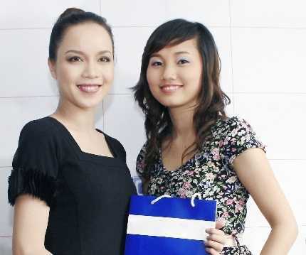 ‘Nữ sinh trong mơ’ đọ sắc với Á hậu Ngọc Oanh