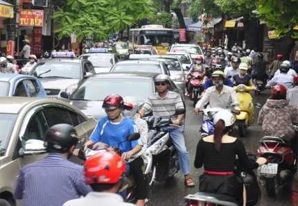 Hà Nội: Đêm mưa lớn, sáng sớm tắc đường