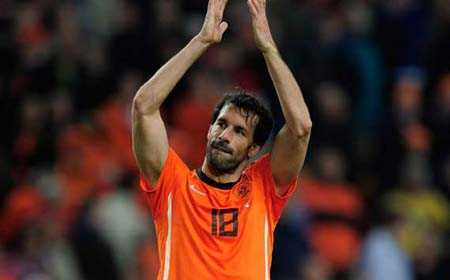 Ruud Van Nistelrooy tuyên bố giải nghệ