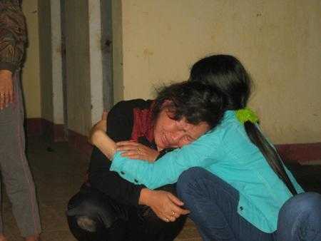 Xe khách rơi sông: Đại tang dưới chân cầu Sêrêpôk