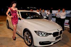 Thị trường gặp khó, xe sang vẫn ‘ùn ùn’ về Việt Nam