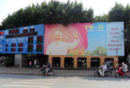 Hà Nội lung linh sắc màu 'thiệp' mừng sinh nhật Bác