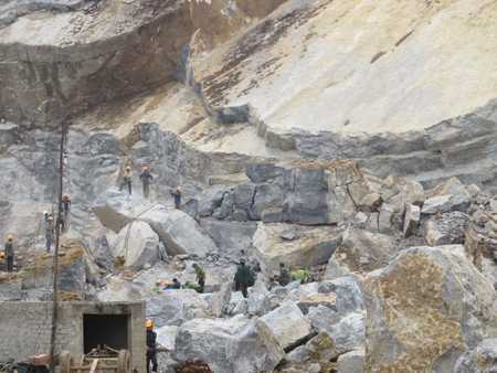 Xét xử vụ sập mỏ đá Lèn Cờ làm 18 người chết