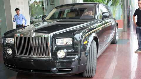 'Vứt' Rolls Royce Phantom rồng vì... 1 chỗ để xe