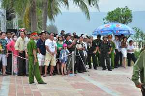 Ảnh: Xem dù bay nhào lộn trên biển trời Đà Nẵng