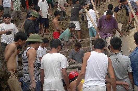 Đào giếng, chủ nhà bị đất vùi chết