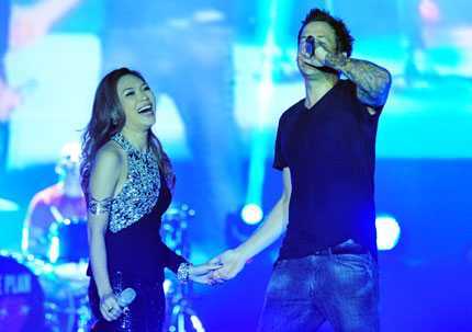 Mỹ Tâm kết đôi với trai ngoại làm fan Việt ngất ngây