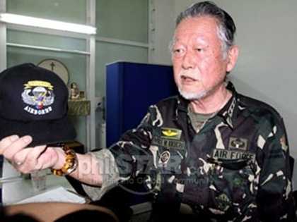 Mạo nhận 'tướng 3 sao', ông già Nhật gây rối ở sân bay