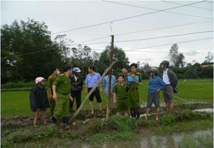 Bị điện giật chết khi vào hồ tôm