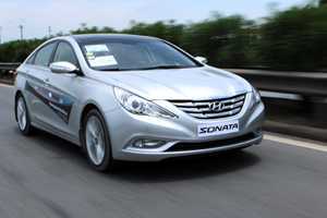 ‘Đỡ phí cho khách’ Hyundai nhảy vào cuộc đua kích cầu