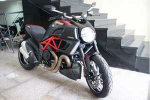 Mô tô 'khủng' Ducati Diavel chốt giá ngang Toyota Altis
