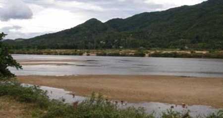 32 năm nằm giữa dòng sông