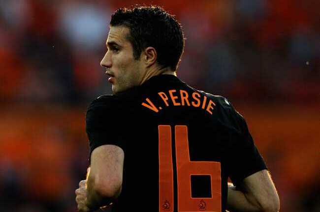 Man City đi săn mùa Euro: Phá két chờ Van Persie