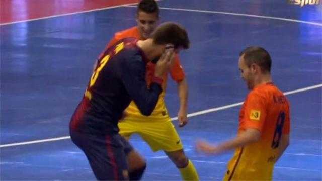 Pique, Valdes trình diễn tuyệt đỉnh Futsal
