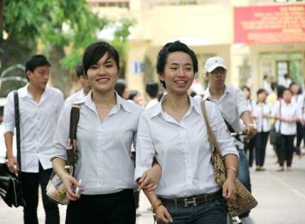 Thi tốt nghiệp THPT 2012: Đề Toán dễ, thí sinh reo mừng