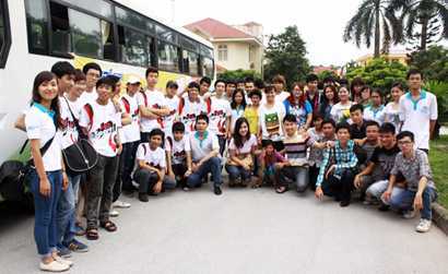 Tấn gạo tình thương tại làng Hữu Nghị - Hà Nội