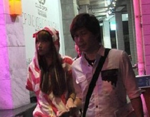 Bồ cũ Trần Quán Hy đi bar đêm với trai lạ