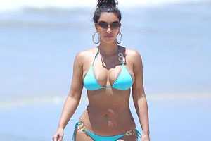 'Mỹ nhân ngọt ngào nhất thế giới' khoe dáng gợi cảm