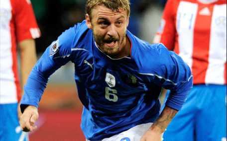 Trước đại chiến Italia – TBN: De Rossi sẽ đá trung vệ