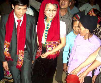 Lạ kỳ tục rước dâu vào nửa đêm