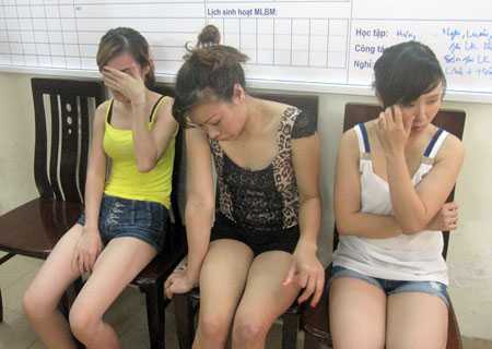 Hà Nội: 'Tú bà' 32 tuổi môi giới bán dâm 23 lần