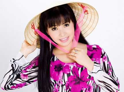 Ca sĩ trùng tên bức xúc bị siêu mẫu Trang Nhung ám chỉ