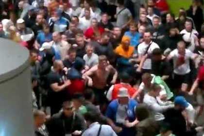 CĐV Nga ăn mừng chiến thắng trong bạo loạn