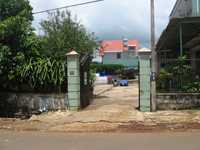 Nhiều người uống nước có chất diệt cỏ trong thùng phuy