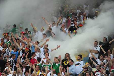 Euro 24h: Sau Nga, đến lượt Đức, BĐN khổ vì hooligan