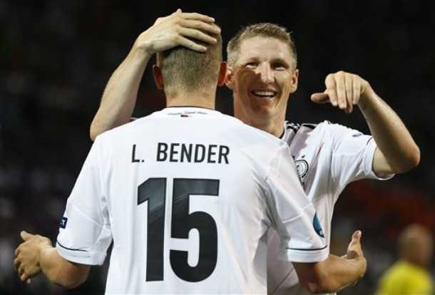 Lars Bender chấm dứt mộng đi tiếp của Đan Mạch